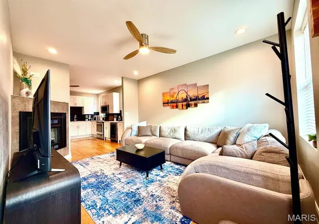 Photo 3 of Townhouse for sale at 2811 Hickory St, Saint Louis, MO 63104 | MLS# MIS26061672 | Listing updated on 2026-10-16