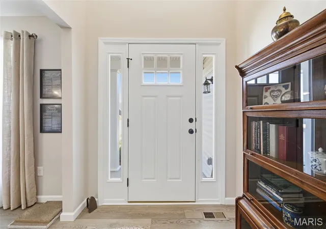 Photo 3 of Single family home for sale at 217 Stone View Ct, Fenton, MO 63026 | MLS# MIS26061674 | Listing updated on 2026-10-06