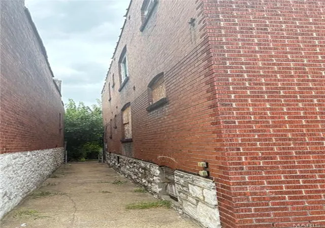 Photo 1 of Single family home for sale at 3903 Iowa Ave, Saint Louis, MO 63118 | MLS# MIS26061675 | Listing updated on 2026-09-29
