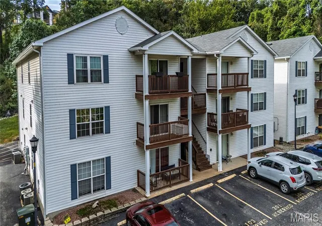 Listing Photo 1 - Condo for sale in building located at 10 Eagle Rock Cvs, Valley Park, MO 63088 - Unit #103