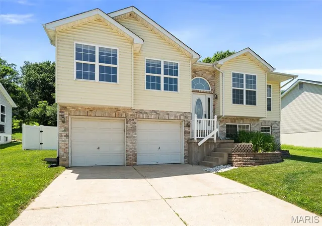 Photo 1 of Single family home for sale at 2325 Arkansas Dr, High Ridge, MO 63049 | MLS# MIS26061677 | Listing updated on 2026-10-03