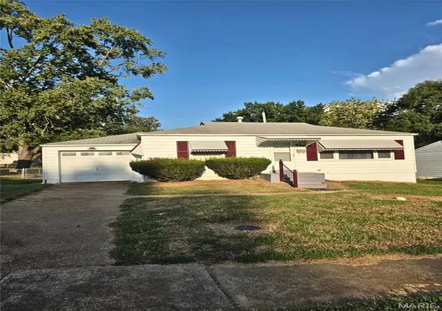 Photo 1 of Single family home for sale at 10140 Cabot Dr, Saint Louis, MO 63137 | MLS# MIS26061680 | Listing updated on 2026-10-05
