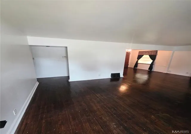 Photo 3 of Single family home for sale at 10140 Cabot Dr, Saint Louis, MO 63137 | MLS# MIS26061680 | Listing updated on 2026-10-05