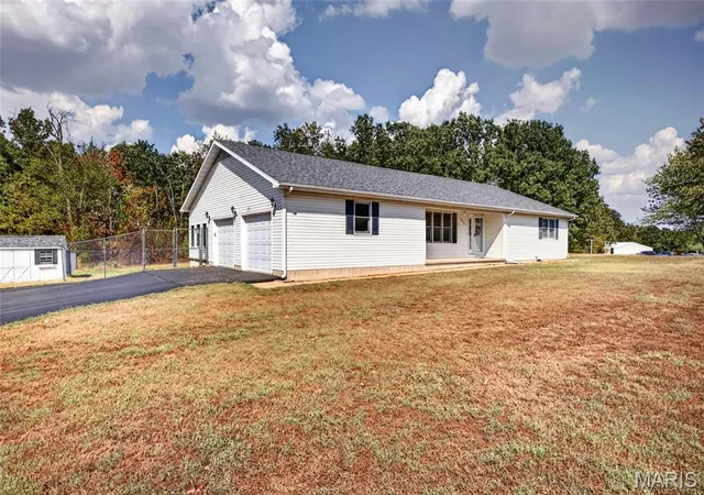 Photo 1 of Single family home for sale at 16301 Early Ln, Lebanon, MO 65536 | MLS# MIS26061686 | Listing updated on 2026-09-25