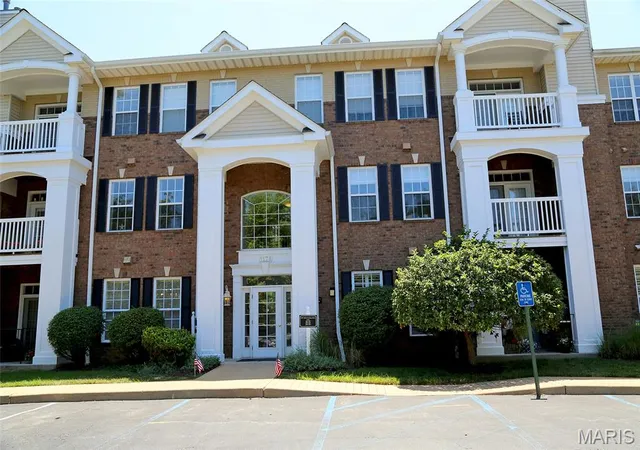Listing Photo 1 - Condo for sale in building located at 1175 Mill Xing Dr, Creve Coeur, MO 63141 - Unit #107