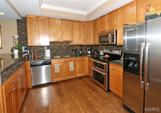 Listing Photo 2 - Condo for sale in building located at 1175 Mill Xing Dr, Creve Coeur, MO 63141 - Unit #107