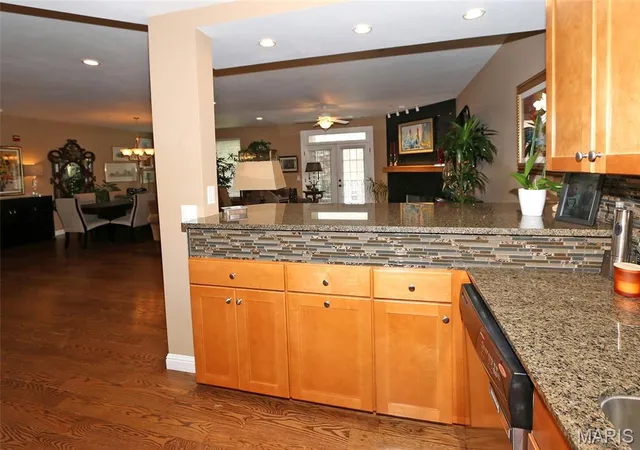 Listing Photo 3 - Condo for sale in building located at 1175 Mill Xing Dr, Creve Coeur, MO 63141 - Unit #107