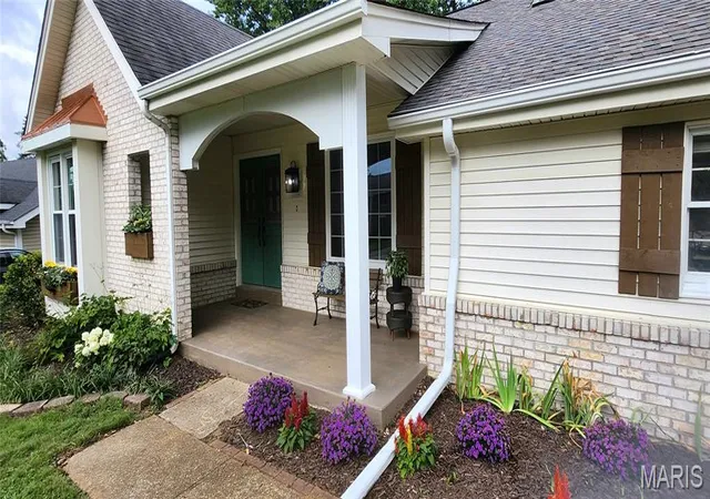 Photo 3 of Sale Pending at 503 Briarwyck Dr, Ballwin, MO 63011 | MLS# MIS26061689 | Listing updated on 2026-10-05