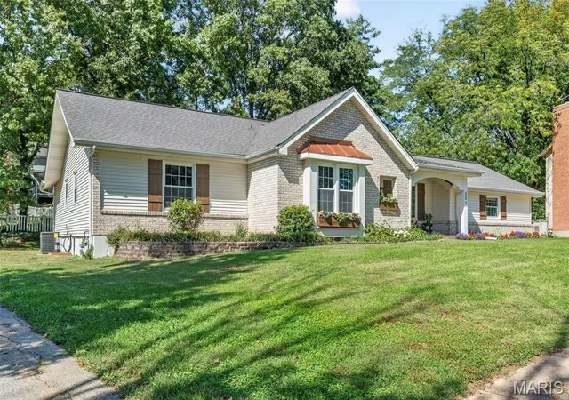 Photo 2 of Sale Pending at 503 Briarwyck Dr, Ballwin, MO 63011 | MLS# MIS26061689 | Listing updated on 2026-10-05