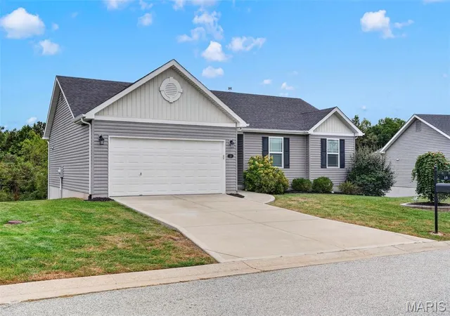 Photo 3 of Sale Pending at 10 Majestic Lakes Ct, Moscow Mills, MO 63362 | MLS# MIS26061690 | Listing updated on 2026-10-06