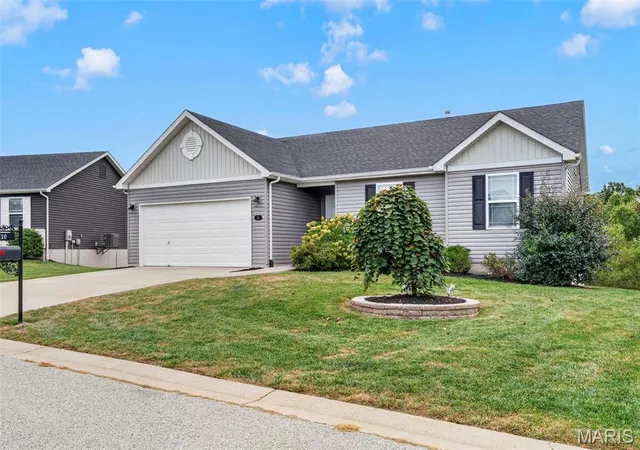 Photo 3 of Sale Pending at 10 Majestic Lakes Ct, Moscow Mills, MO 63362 | MLS# MIS26061690 | Listing updated on 2026-10-06