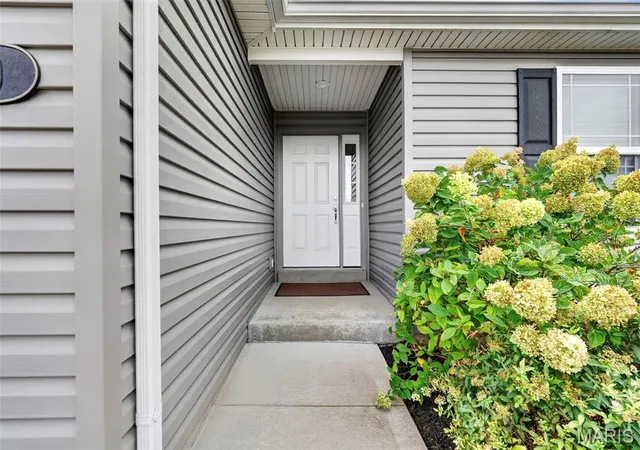 Photo 4 of Sale Pending at 10 Majestic Lakes Ct, Moscow Mills, MO 63362 | MLS# MIS26061690 | Listing updated on 2026-10-06