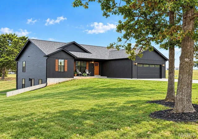 Photo 1 of Single family home for sale at 18159 Heritage Dr, Farmington, MO 63640 | MLS# MIS26061692 | Listing updated on 2026-09-24