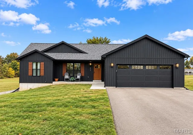 Photo 2 of Single family home for sale at 18159 Heritage Dr, Farmington, MO 63640 | MLS# MIS26061692 | Listing updated on 2026-09-24