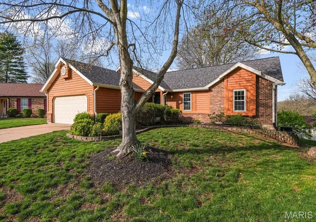 Photo 2 of Sale Pending at 706 Cedar Blf Ct, Ballwin, MO 63021 | MLS# MIS26061694 | Listing updated on 2026-09-30