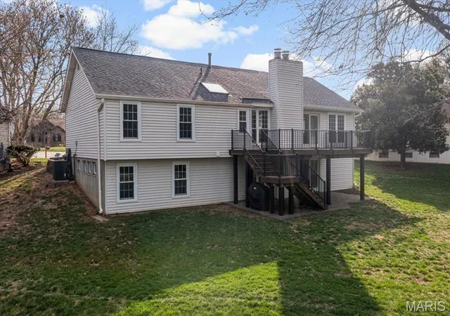 Photo 3 of Sale Pending at 706 Cedar Blf Ct, Ballwin, MO 63021 | MLS# MIS26061694 | Listing updated on 2026-09-30
