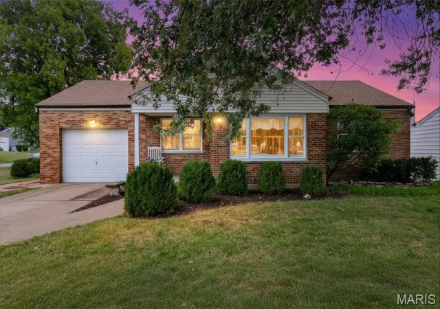 Single family home for sale at 6617 E Yorkshire Dr, Saint Louis, MO 63123 | MLS# MIS26061696