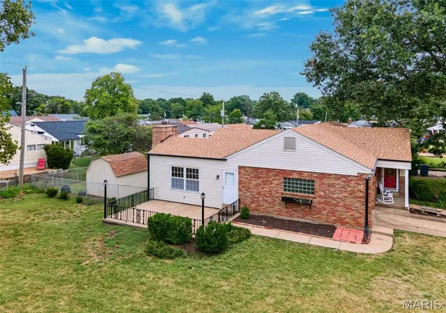 Photo 3 of Single family home for sale at 6617 E Yorkshire Dr, Saint Louis, MO 63123 | MLS# MIS26061696 | Listing updated on 2026-09-24