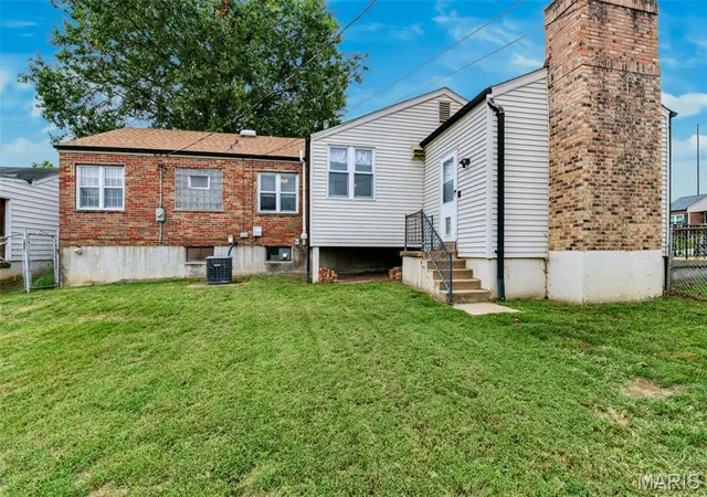 Photo 4 of Single family home for sale at 6617 E Yorkshire Dr, Saint Louis, MO 63123 | MLS# MIS26061696 | Listing updated on 2026-09-24
