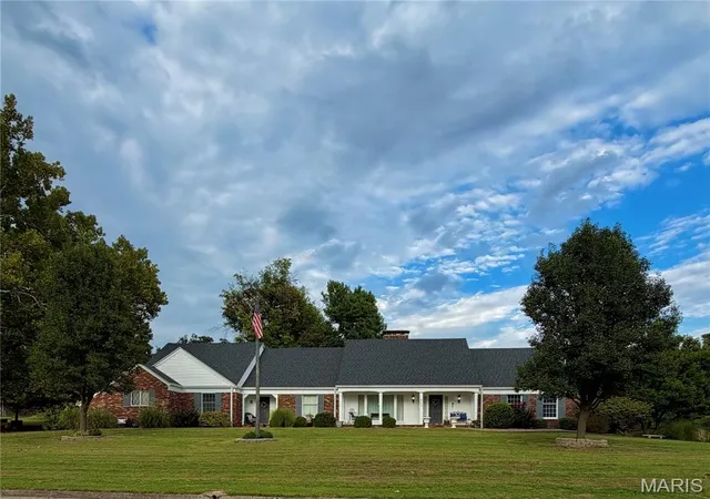 Single family home for sale at 803 Bradley Ln, Fulton, MO 65251 | MLS# MIS26061704