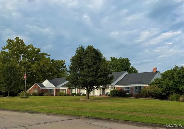 Photo 3 of Single family home for sale at 803 Bradley Ln, Fulton, MO 65251 | MLS# MIS26061704 | Listing updated on 2026-09-25