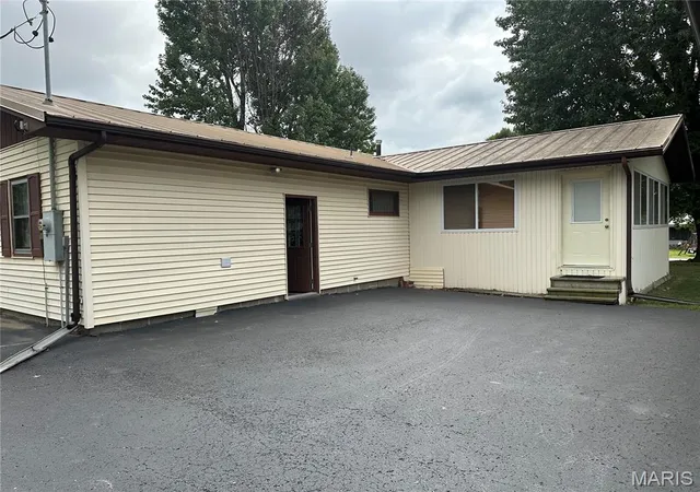 Photo 2 of Single family home for sale at 413 S 3rd Street, Ava, IL 62907 | MLS# MIS26061705 | Listing updated on 2026-09-25