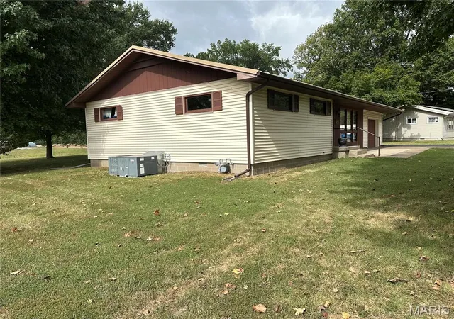 Photo 3 of Single family home for sale at 413 S 3rd Street, Ava, IL 62907 | MLS# MIS26061705 | Listing updated on 2026-09-25