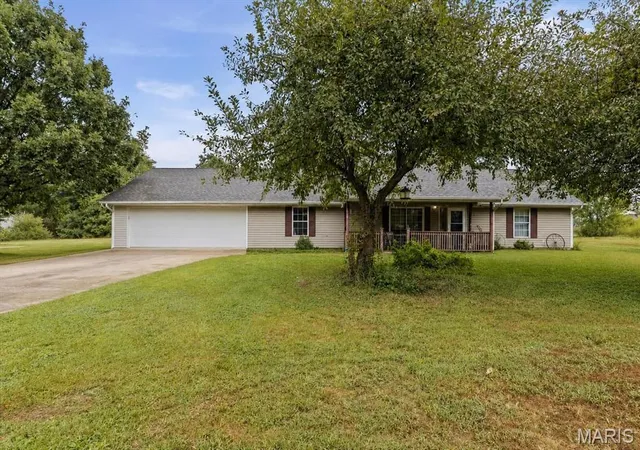Photo 2 of Sale Pending at 116 Elm Ave, New Bloomfield, MO 65063 | MLS# MIS26061710 | Listing updated on 2026-09-29