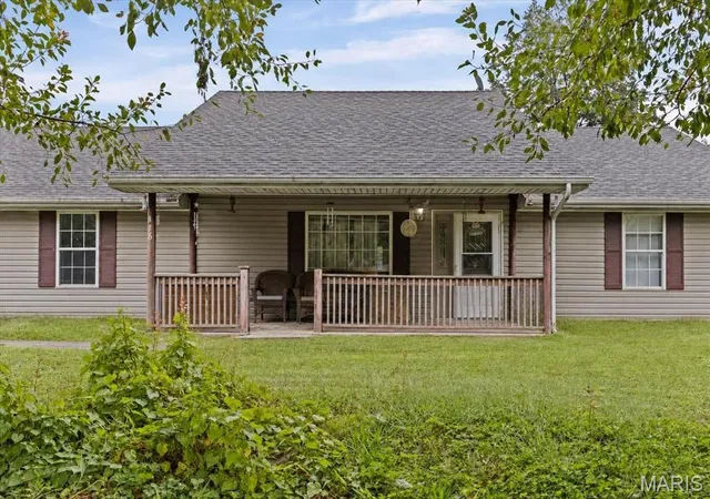 Photo 3 of Sale Pending at 116 Elm Ave, New Bloomfield, MO 65063 | MLS# MIS26061710 | Listing updated on 2026-09-29