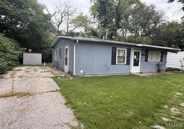 Photo 1 of Single family home for sale at 1213 Saint Stephens Dr, East Saint Louis, IL 62206 | MLS# MIS26061711 | Listing updated on 2026-10-12