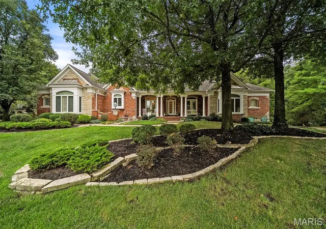 Photo 2 of Sale Pending at 17712 Sugarberry Ct, Chesterfield, MO 63005 | MLS# MIS26061717 | Listing updated on 2026-10-05
