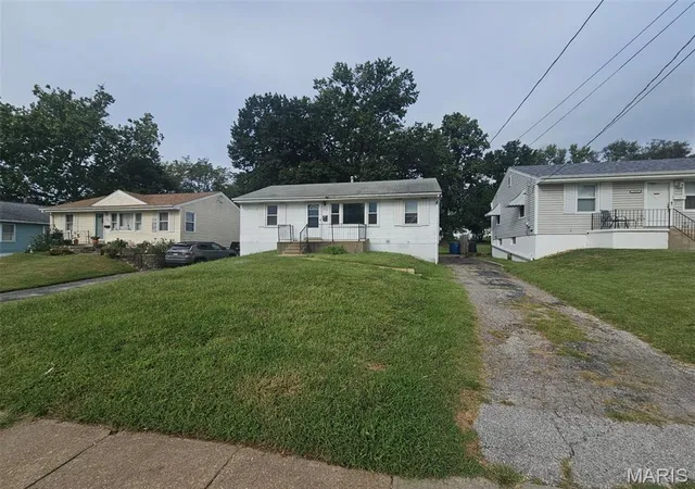 Photo 1 of Single family home for sale at 2209 Burns Ave, Saint Louis, MO 63114 | MLS# MIS26061720 | Listing updated on 2026-09-25
