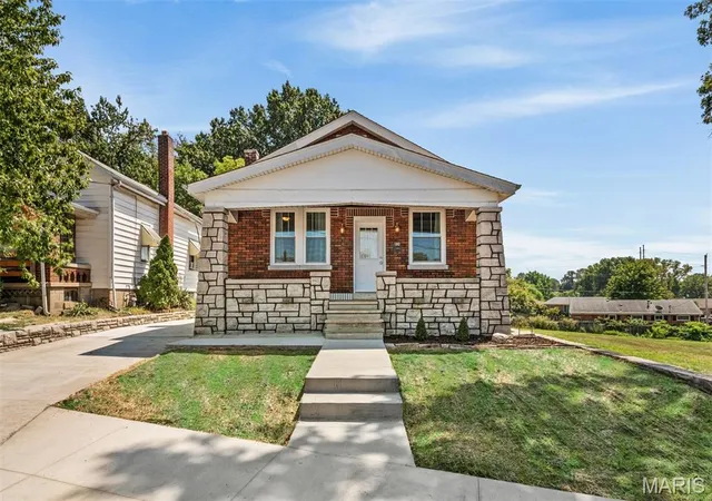 Photo 1 of Single family home for sale at 306 Union Rd, Saint Louis, MO 63123 | MLS# MIS26061723 | Listing updated on 2026-10-01