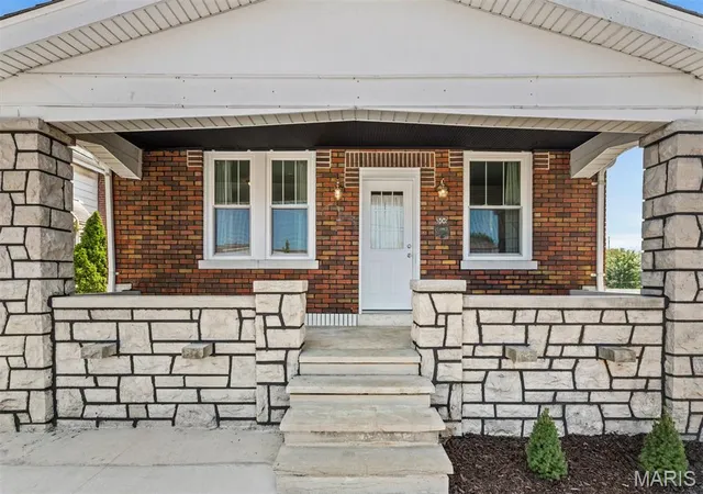 Photo 2 of Single family home for sale at 306 Union Rd, Saint Louis, MO 63123 | MLS# MIS26061723 | Listing updated on 2026-10-01