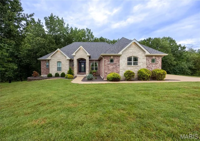 Photo 3 of Single family home for sale at 2811 Highland Woods Rd, Imperial, MO 63052 | MLS# MIS26061726 | Listing updated on 2026-10-06