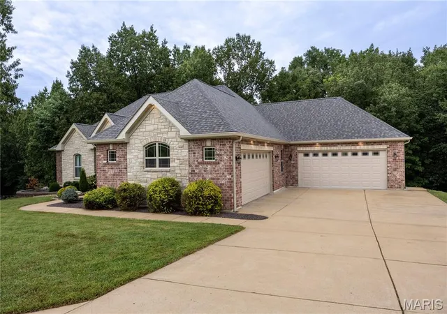 Photo 4 of Single family home for sale at 2811 Highland Woods Rd, Imperial, MO 63052 | MLS# MIS26061726 | Listing updated on 2026-10-06