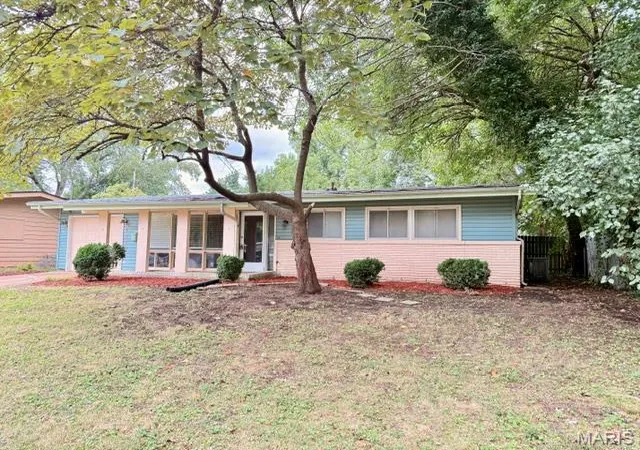 Photo 1 of Single family home for sale at 2320 Saint Catherine St, Florissant, MO 63033 | MLS# MIS26061727 | Listing updated on 2026-10-02