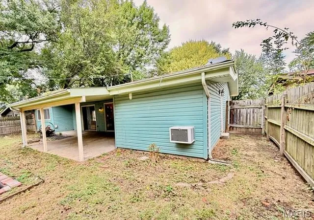 Photo 3 of Single family home for sale at 2320 Saint Catherine St, Florissant, MO 63033 | MLS# MIS26061727 | Listing updated on 2026-10-02