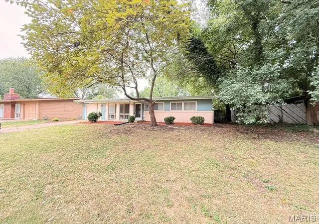 Photo 2 of Single family home for sale at 2320 Saint Catherine St, Florissant, MO 63033 | MLS# MIS26061727 | Listing updated on 2026-10-02