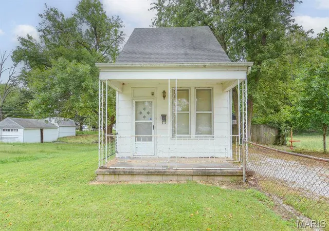Photo 1 of Single family home for sale at 522 S 18th Street, Belleville, IL 62226 | MLS# MIS26061729 | Listing updated on 2026-09-25