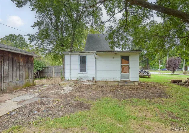 Photo 3 of Single family home for sale at 522 S 18th Street, Belleville, IL 62226 | MLS# MIS26061729 | Listing updated on 2026-09-25