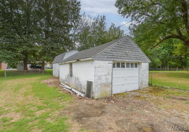 Photo 4 of Single family home for sale at 518 S 18th Street, Belleville, IL 62226 | MLS# MIS26061731 | Listing updated on 2026-09-25