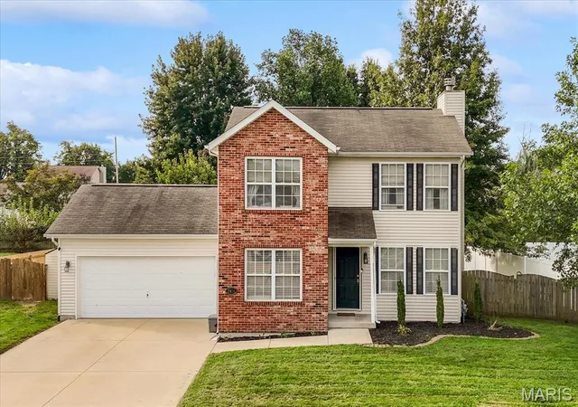 Photo 1 of Single family home for sale at 2014 Killarney Dr, Belleville, IL 62221 | MLS# MIS26061732 | Listing updated on 2026-10-02