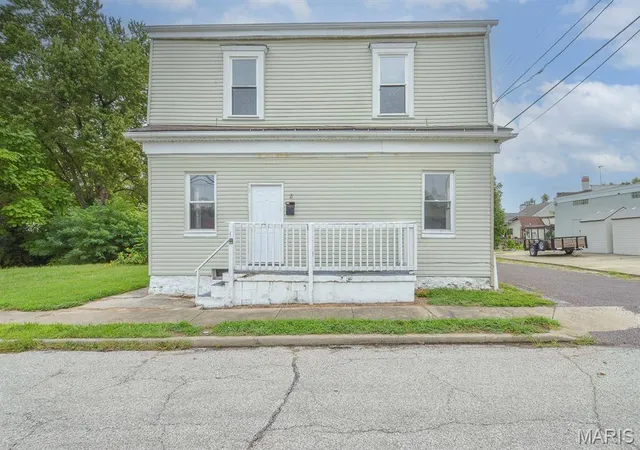 Photo 1 of Sale Pending at 8 N 16th Street, Belleville, IL 62220 | MLS# MIS26061733 | Listing updated on 2026-10-22