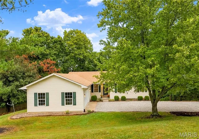 Photo 3 of Single family home for sale at 779 Schluersburg Rd, Augusta, MO 63332 | MLS# MIS26061734 | Listing updated on 2026-10-04