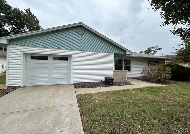Photo 1 of Single family home for sale at 1349 Nelms Ave, Centralia, IL 62801 | MLS# MIS26061740 | Listing updated on 2026-10-05