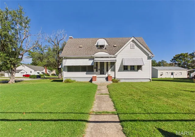 Single family home for sale at 901 E Main St, Steeleville, IL 62288 | MLS# MIS26061741