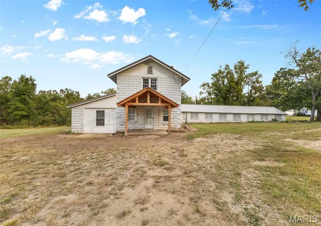 Photo 2 of Single family home for sale at 1504 Center St, Bismarck, MO 63624 | MLS# MIS26061742 | Listing updated on 2026-09-30