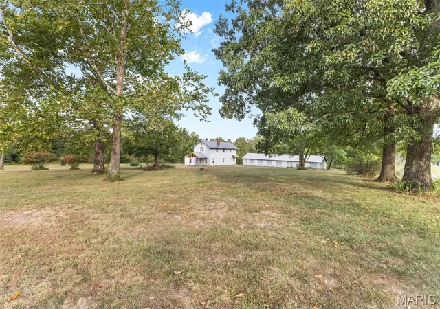 Photo 3 of Single family home for sale at 1504 Center St, Bismarck, MO 63624 | MLS# MIS26061742 | Listing updated on 2026-09-30