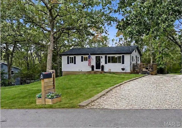 Photo 3 of Single family home for sale at 2842 Plato Pl, De Soto, MO 63020 | MLS# MIS26061752 | Listing updated on 2026-09-27